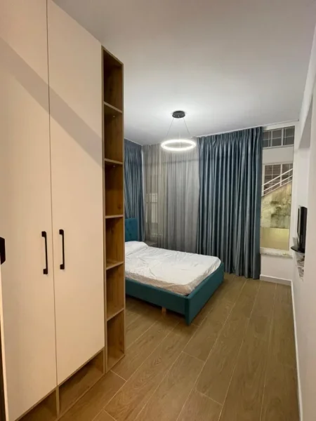 Tirane, jepet me qera apartament 2+1 Kati 2, 95 m² 550 € (Fresku)
