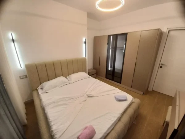 Tirane, jepet me qera apartament 2+1 Kati 2, 95 m² 550 € (Fresku)
