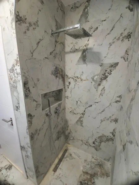 Tirane, jepet me qera apartament 2+1 Kati 2, 95 m² 550 € (Fresku)