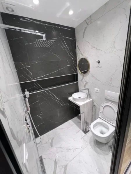 Tirane, jepet me qera apartament 1+1 Kati 5, 40 m² 450 € (Komuna e Parisit)