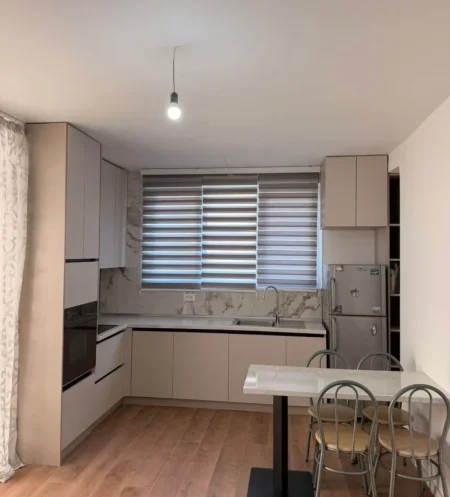 Tirane, jepet me qera apartament 1+1 , 62 m² 600 € 
