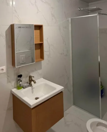 Tirane, jepet me qera apartament 1+1 , 62 m² 600 € 