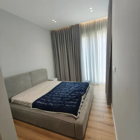 Tirane, jepet me qera apartament 3+1 , 130 m² 1.700 € (PRANË LIQENIT TË THATË)