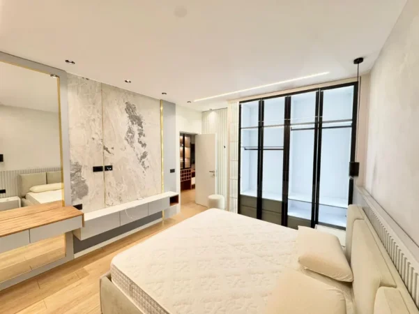 Tirane, jepet me qera apartament 1+1+Ballkon Kati 2, 85 m² 800 € 