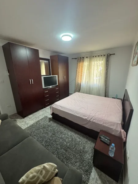 Tirane, jepet me qera apartament 1+1 , 50 m² 350 € 