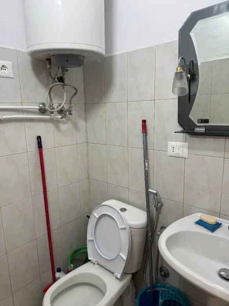 Tirane, jepet me qera apartament 1+1 , 50 m² 350 € 