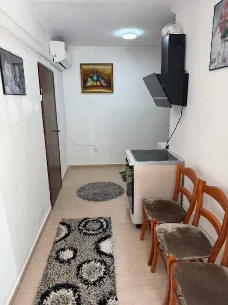 Tirane, jepet me qera apartament 1+1 , 50 m² 350 € 