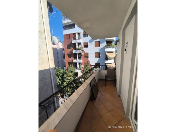 Tirane, jepet me qera apartament 1+1 Kati 5, 62 m² 600 € (Stadiumi Dinamo)