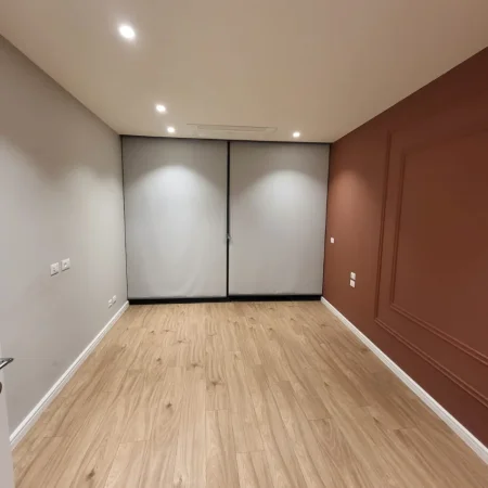 Tirane, jepet me qera zyre , 100 m² 1.500 € (Lake View)