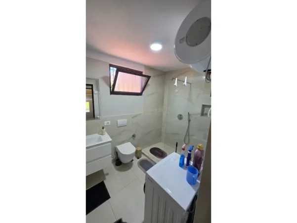 Tirane, jepet me qera apartament 1+1+Ballkon Kati 2, 70 m² 650 € (Shkolla e Kuqe)