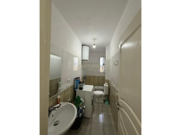 Tirane, shitet apartament 1+1 Kati 2, 67 m² 89.000 € (Yrshek)