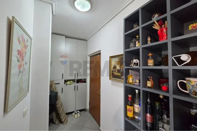 Tirane, shitet apartament 2+1 Kati 6, 80 m²  Fusha aviacionit