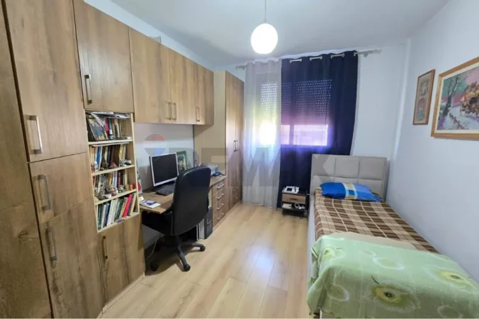 Tirane, shitet apartament 2+1 Kati 6, 80 m²  Fusha aviacionit
