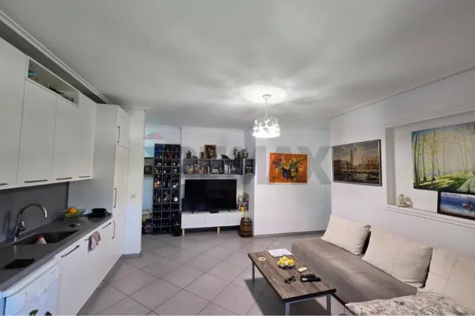 Tirane, shitet apartament 2+1 Kati 6, 80 m²  Fusha aviacionit