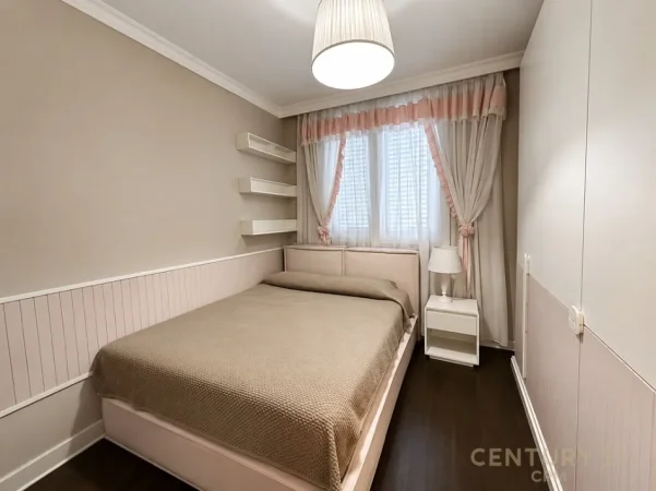 Tirane, jepet me qera apartament 2+1+Ballkon Kati 8, 107 m² 1.700 € (Ish Blloku)
