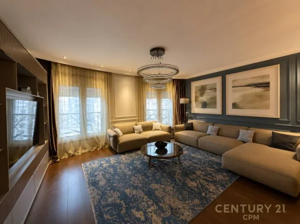 Tirane, jepet me qera apartament 2+1+Ballkon Kati 8, 107 m² 1.700 € (Ish Blloku)