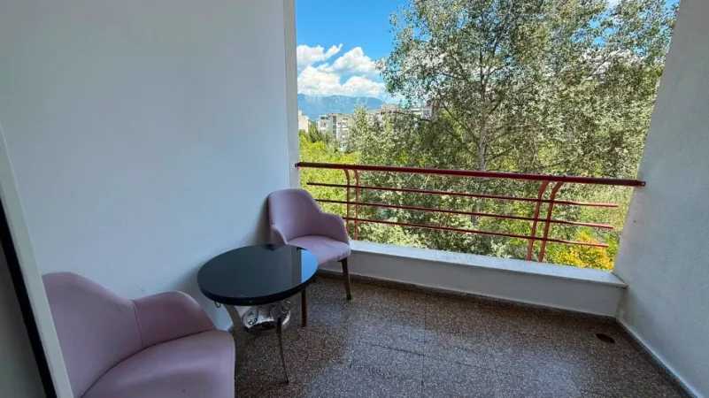 Tirane, jepet me qera apartament 2+1 Kati 2, 90 m² 750 € (Liqeni thate)