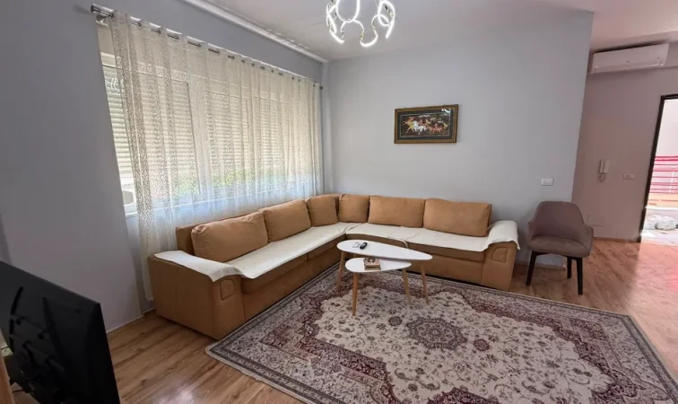 Tirane, jepet me qera apartament 2+1 Kati 2, 90 m² 750 € (Liqeni thate)