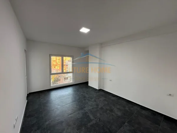 Tirane, shes apartament 2+1+Ballkon Kati 4, 118 m² 285.000 € (zogu i zi)
