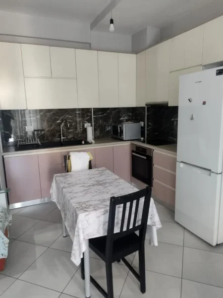 Tirane, jepet me qera apartament 1+1 Kati 7, 70 m² 450 € (Amerikan 3)