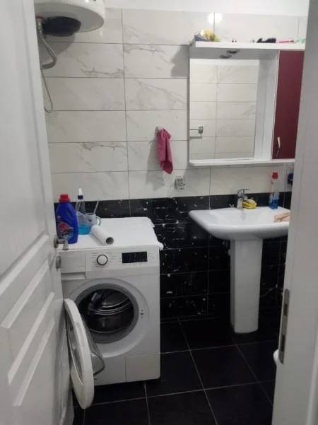 Tirane, jepet me qera apartament 1+1 Kati 7, 70 m² 450 € (Amerikan 3)