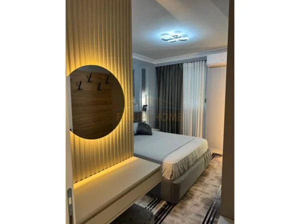 Tirane, jepet me qera apartament 1+1+Ballkon Kati 4, 57 m² 400 € (Shkoze)