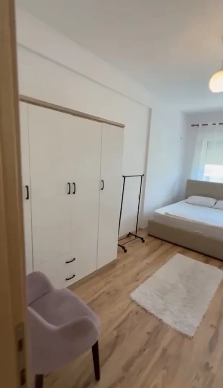Tirane, jepet me qera apartament 2+1 Kati 2, 90 m² 750 € (Liqeni thate)
