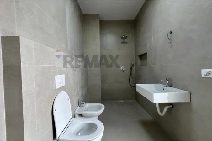 Tirane, jepet me qera apartament 2+1+Ballkon Kati 5, 115 m² 500 € (5 Maj)