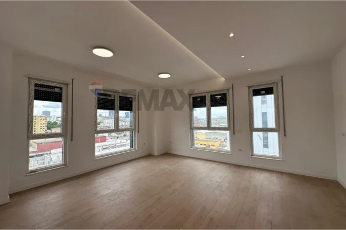 Tirane, jepet me qera apartament 2+1+Ballkon Kati 5, 115 m² 500 € (5 Maj)