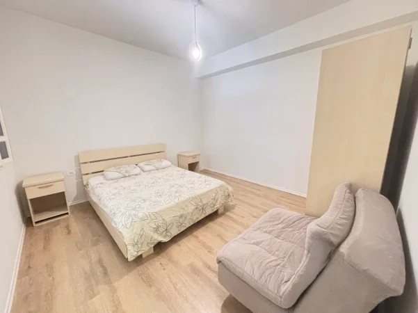 Tirane, jepet me qera apartament 1+1+Ballkon Kati 1, 50 m² 500 € 