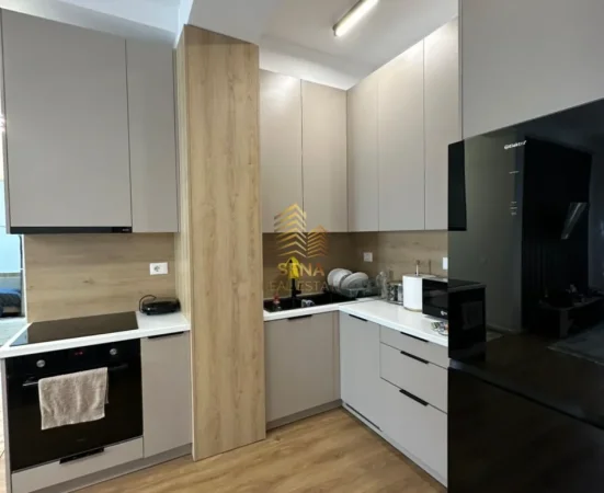Tirane, jepet me qera apartament 2+1+Ballkon Kati 8, 80 m² 550 € (Ali Demi, Rezidenca Kadiu)