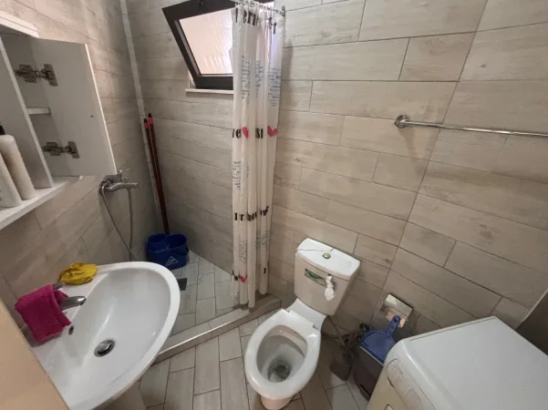 Tirane, jepet me qera apartament 1+1+Ballkon Kati 1, 50 m² 500 € 