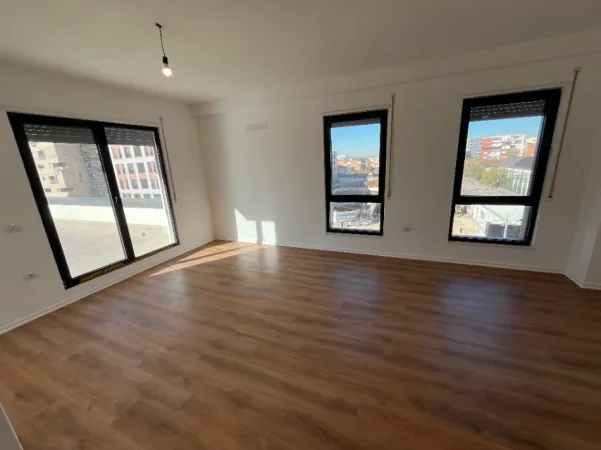 Tirane, jepet me qera apartament 2+1 Kati 2, 120 m² 600 € (Porcelan)