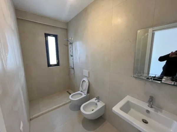 Tirane, jepet me qera apartament 2+1 Kati 2, 120 m² 600 € (Porcelan)