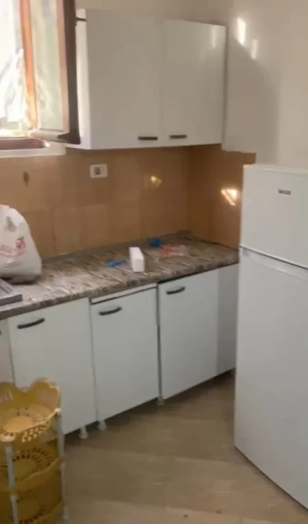 Tirane, jepet me qera apartament 2+1 Kati 1, 80 m² 400 € (Rruga Jordan Misja)