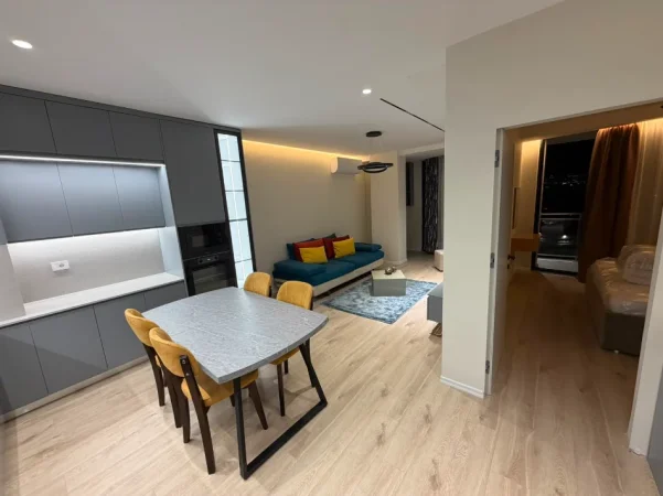 Tirane, jepet me qera apartament 1+1 Kati 8, 65 m² 1.000 € (Mine peza)