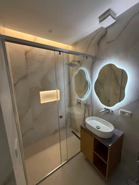 Tirane, jepet me qera apartament 1+1 Kati 8, 65 m² 1.000 € (Mine peza)