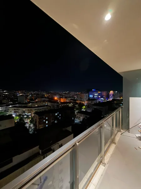 Tirane, jepet me qera apartament 1+1 Kati 8, 65 m² 1.000 € (Mine peza)