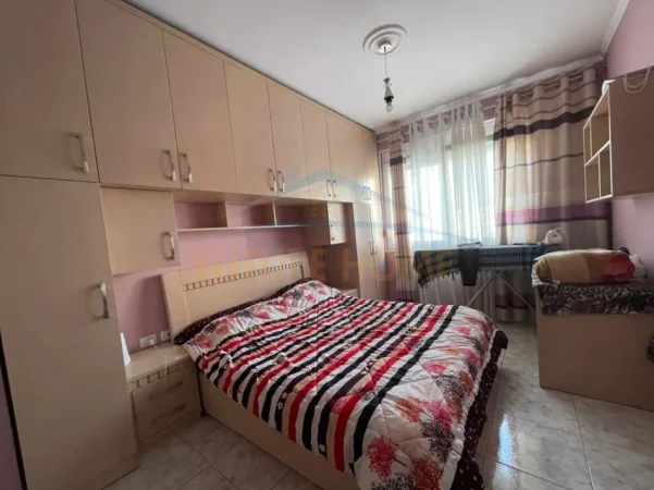 Tirane, jepet me qera apartament 2+1 Kati 3, 92 m² 500 € (Unaza e Re)