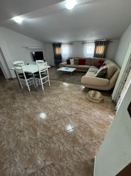 Tirane, jepet me qera apartament 2+1 Kati 2, 80 m² 450 € (Sauk)