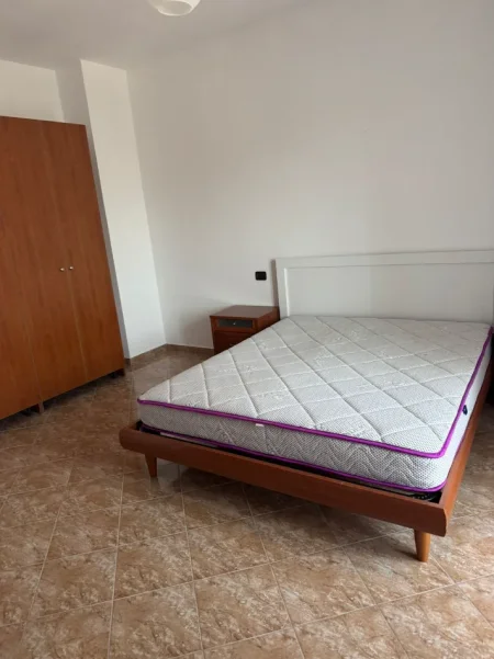 Tirane, jepet me qera apartament 2+1 Kati 2, 80 m² 450 € (Sauk)