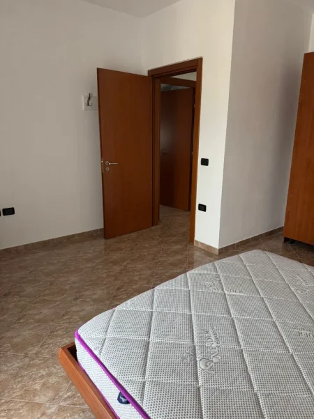 Tirane, jepet me qera apartament 2+1 Kati 2, 80 m² 450 € (Sauk)