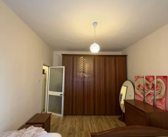 Tirane, jepet me qera apartament 1+1+Ballkon Kati 3, 65 m² 550 € (21 Dhjetori)