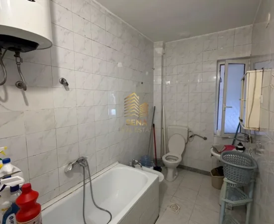 Tirane, jepet me qera apartament 1+1+Ballkon Kati 3, 65 m² 550 € (21 Dhjetori)