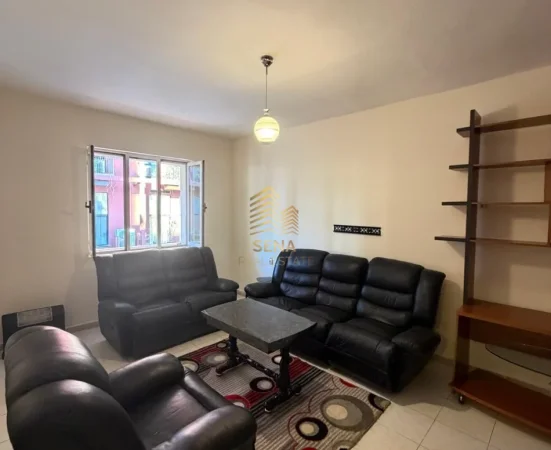 Tirane, jepet me qera apartament 1+1+Ballkon Kati 3, 65 m² 550 € (21 Dhjetori)