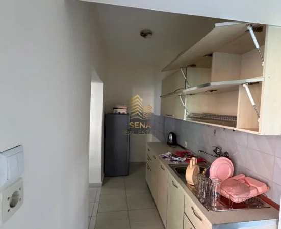 Tirane, jepet me qera apartament 1+1+Ballkon Kati 3, 65 m² 550 € (21 Dhjetori)