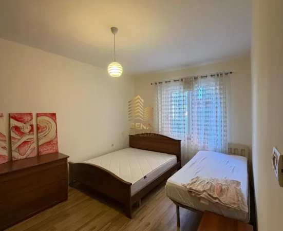 Tirane, jepet me qera apartament 1+1+Ballkon Kati 3, 65 m² 550 € (21 Dhjetori)