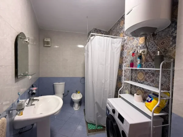 Tirane, jepet me qera apartament 1+1+Ballkon Kati 2, 65 m² 600 € (Stadiumi Air Albania)