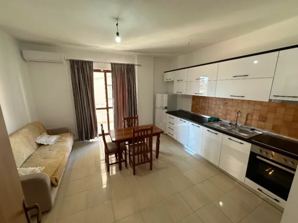 Tirane, jepet me qera apartament 1+1 Kati 3, 65 m² 400 € (Xhamllik)