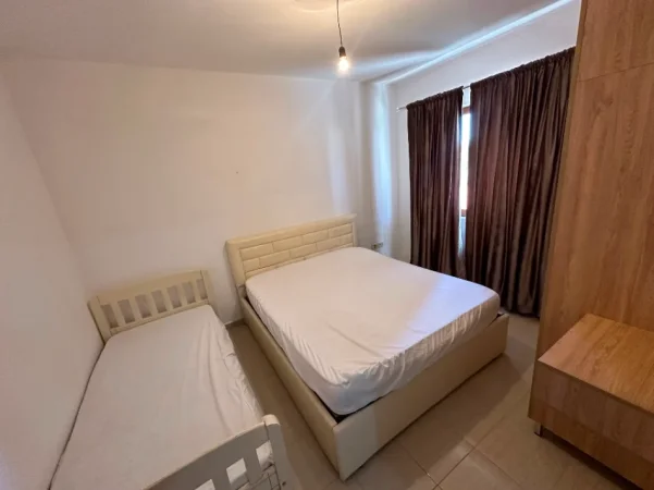 Tirane, jepet me qera apartament 1+1 Kati 3, 65 m² 400 € (Xhamllik)
